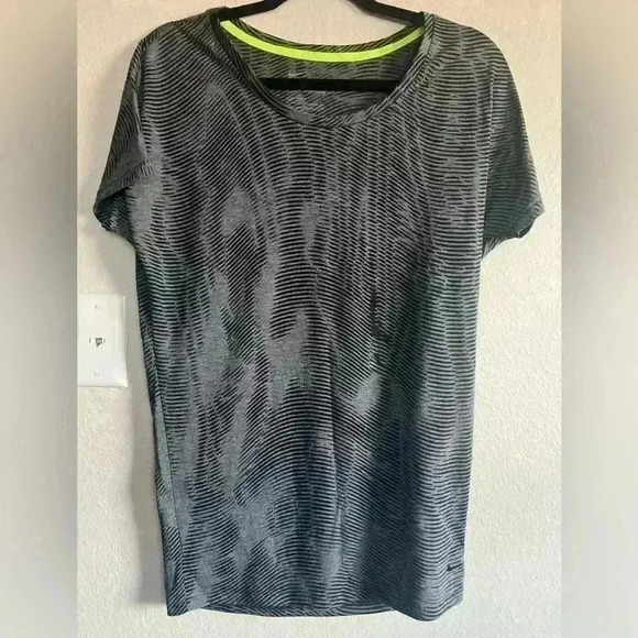 Nike Dri-fit Black And Gray T-shirt - Picture 2 of 4